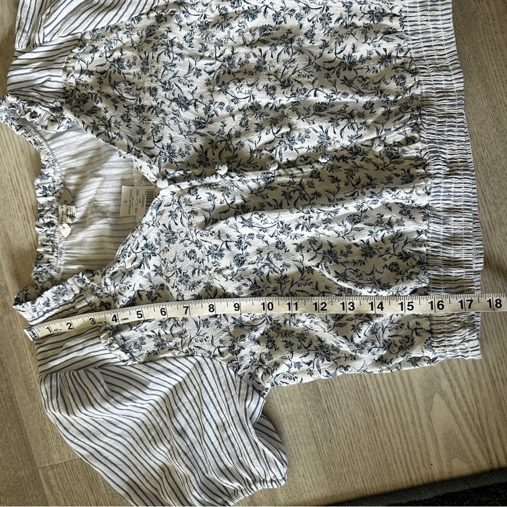 NWT American Eagle Outfitters Blue and White Floral Crop Top Medium - Picture 11 of 12